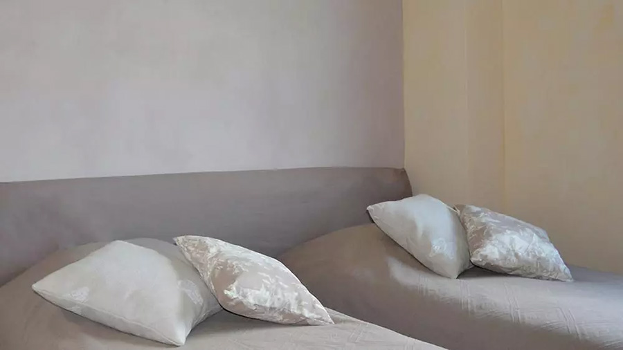chambre tête de lit à la chaux bicolor