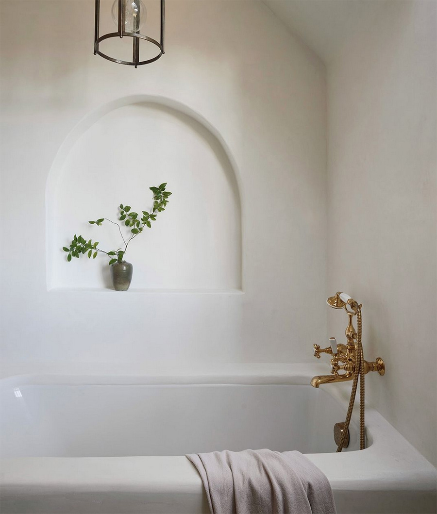 baignoire en béton ciré blanc