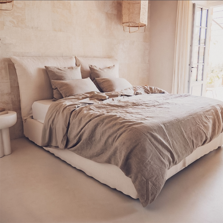 Décoration d'une chambre parentale dans une maison du sud